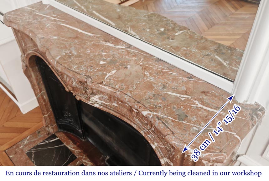 Cheminée de style Louis XV décorée d'une palmette, en marbre Rouge du Nord-11