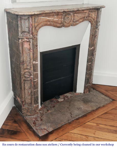 Cheminée de style Louis XV modèle Pompadour en marbre Enjugerais-2