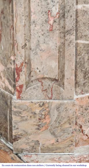 Cheminée de style Louis XV modèle Pompadour en marbre Enjugerais-4