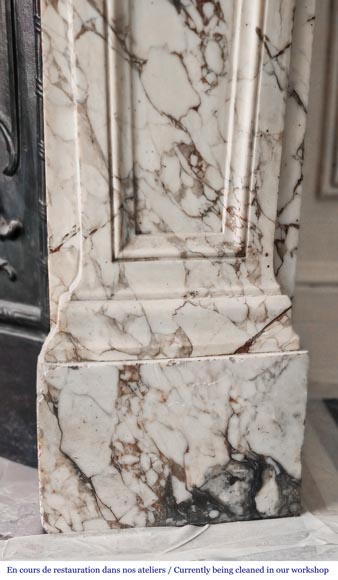 Importante cheminée de style Régence en marbre brèche violette-8