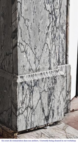 Cheminée de style Napoléon III à modillons, en marbre bleu Turquin-3