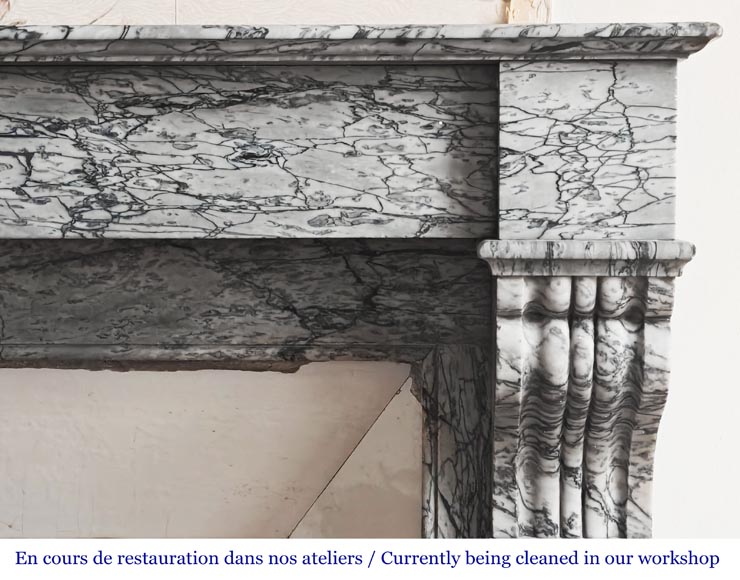 Cheminée de style Napoléon III à modillons, en marbre bleu Turquin-5