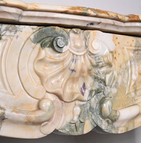 Cheminée de style Louis XV à trois coquilles en brèche de Médou-2