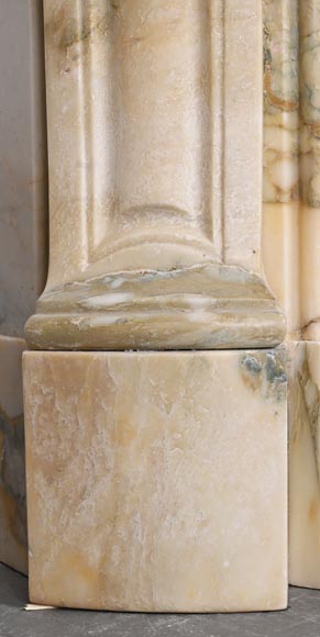 Cheminée de style Louis XV à trois coquilles en brèche de Médou-5