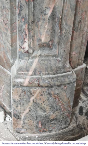 Cheminée de style Louis XV modèle Pompadour en marbre Enjugerais-4