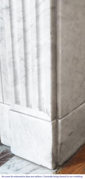 Cheminée de style Louis XVI moulurée en marbre de Carrare-7