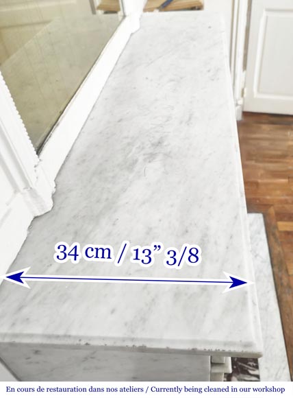 Cheminée de style Louis XVI moulurée en marbre de Carrare-9