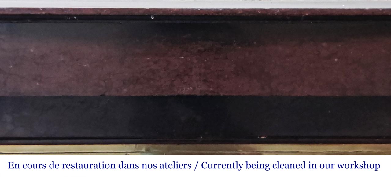 Cheminée de style Napoléon III en marbre griotte avec son intérieur en laiton-1