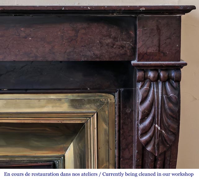 Cheminée de style Napoléon III en marbre griotte avec son intérieur en laiton-6