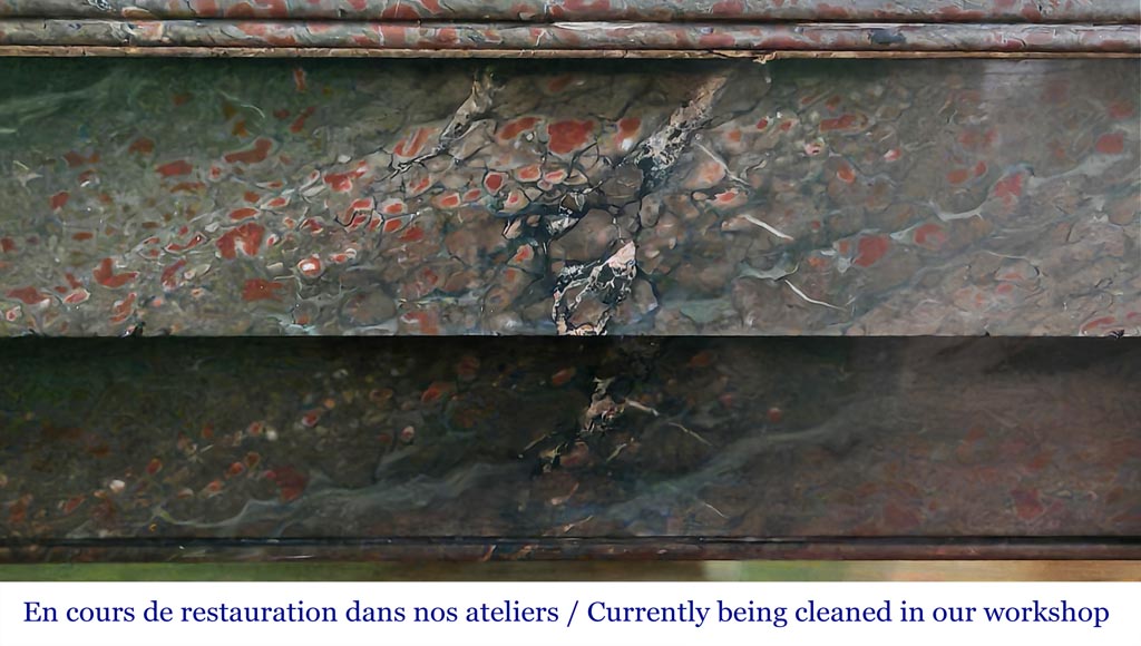 Cheminée de style Napoléon III dans un marbre proche du Campan, avec son intérieur en laiton-1