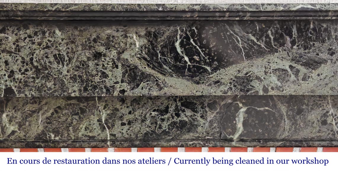 Cheminée de style Napoléon III à feuille d'acanthe en marbre vert Cheminée de style Napoléon III à feuille d'acanthe en marbre vert-1