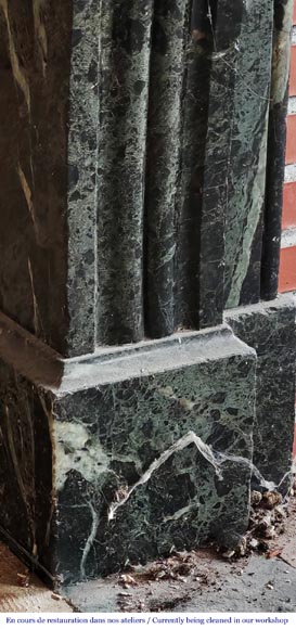 Cheminée de style Napoléon III à feuille d'acanthe en marbre vert Cheminée de style Napoléon III à feuille d'acanthe en marbre vert-4