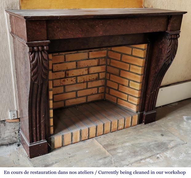 Cheminée de style Napoléon III décorée de feuilles d'acanthe, en marbre rouge griotte-2