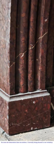 Cheminée de style Napoléon III décorée de feuilles d'acanthe, en marbre rouge griotte-4