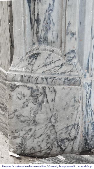 Cheminée de style Louis XV modèle Pompadour en marbre bleu fleuri-4