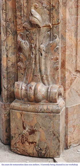 Cheminée de style Régence, en marbre Sarrancolin richement sculptée-10