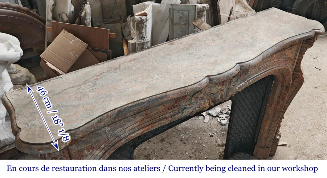 Cheminée de style Régence, en marbre Sarrancolin richement sculptée-12