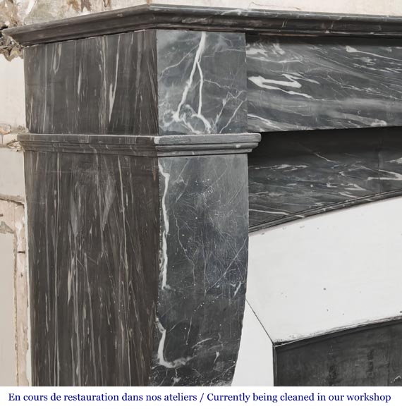 Cheminée d'époque Restauration en marbre bleu Turquin-3