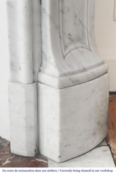 Cheminée de style Louis XV à décor de coquille, en marbre de Carrare Cheminée de style Louis XV à décor de coquille, en marbre de Carrare-8