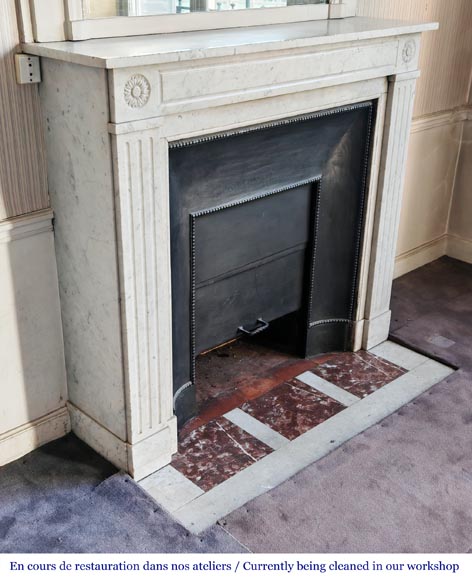 Cheminée de style Louis XVI aux marguerites stylisées, en marbre de Carrare Cheminée de style Louis XVI aux marguerites stylisées, en marbre de Carrare-2