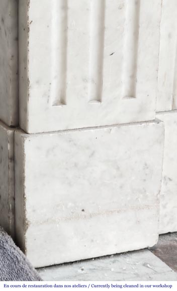 Cheminée de style Louis XVI aux marguerites stylisées, en marbre de Carrare Cheminée de style Louis XVI aux marguerites stylisées, en marbre de Carrare-4