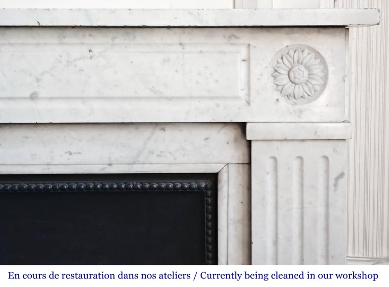 Cheminée de style Louis XVI aux marguerites stylisées, en marbre de Carrare Cheminée de style Louis XVI aux marguerites stylisées, en marbre de Carrare-6