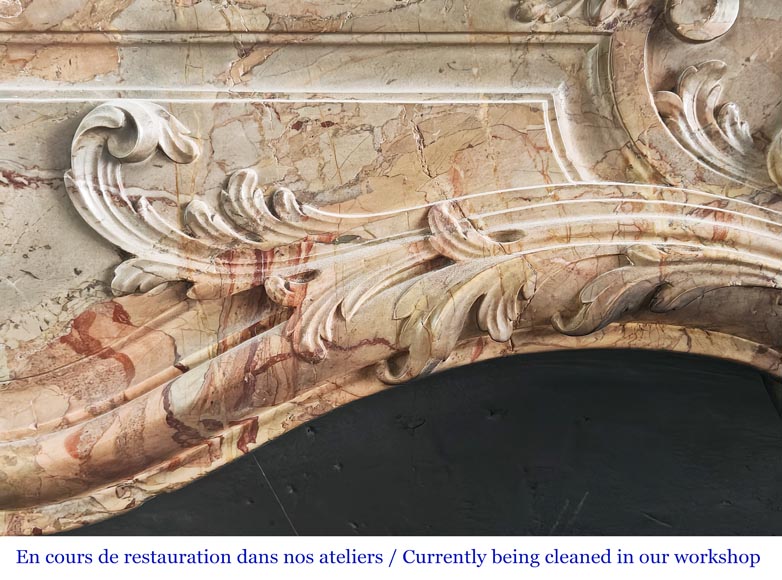 Cheminée de style Louis XV en marbre Sarrancolin très mouvementée-3