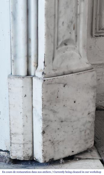 Cheminée de style Louis XV en marbre de Carrare, décorée d'une coquille-8