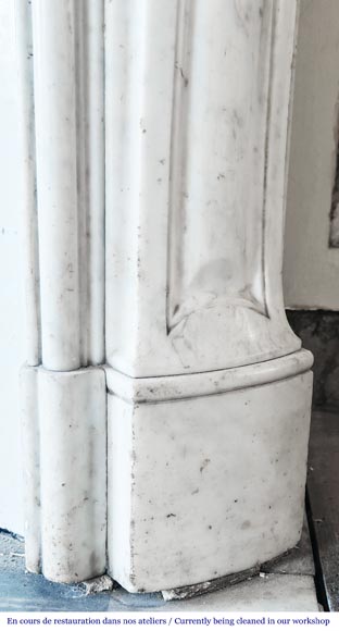 Cheminée de style Louis XV en marbre de Carrare-8