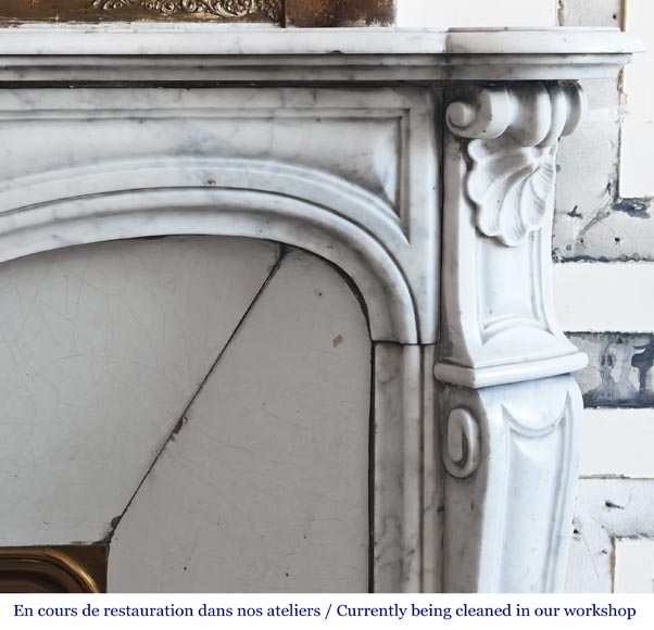 Cheminée de style Louis XV en marbre de Carrare décorée d'une coquille-7