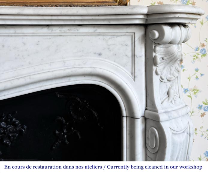 Cheminée de style Louis XV en marbre de Carrare, décorée d'une palmette-7