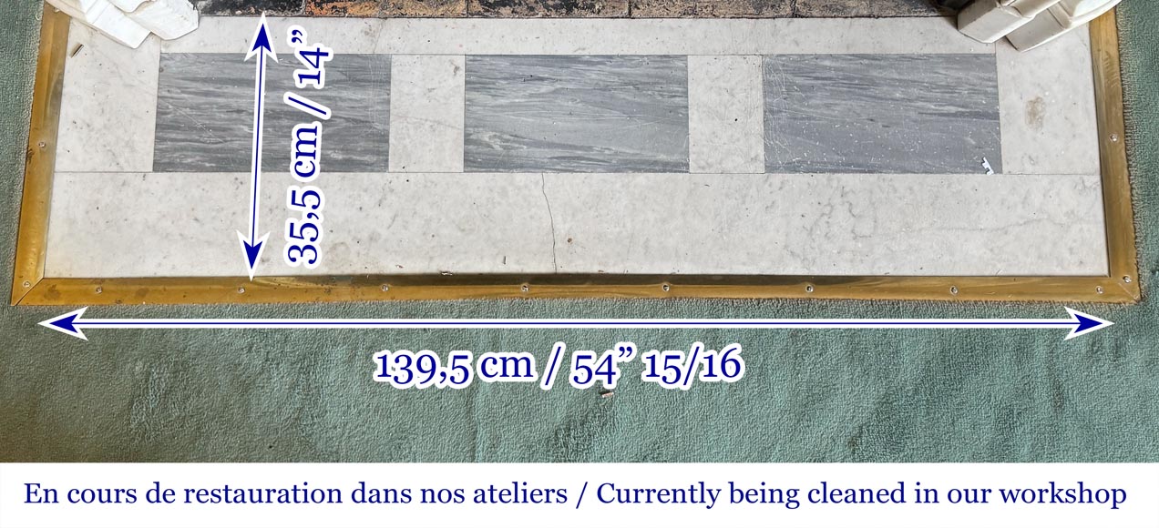 Cheminée de style Louis XV en marbre de Carrare, décorée d'une palmette-9