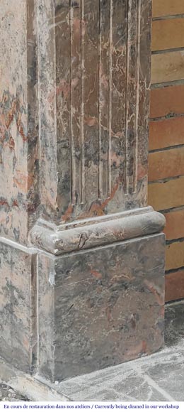 Cheminée de style Louis XVI aux pieds cannelés , en marbre rose enjugerais-4