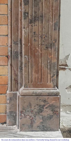 Cheminée de style Louis XVI aux pieds cannelés , en marbre rose enjugerais-7