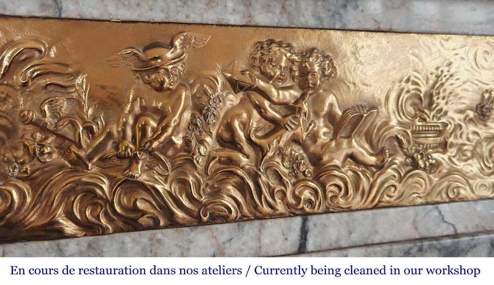 Cheminée de style Napoléon III en granite veiné, à décor de bronze-2