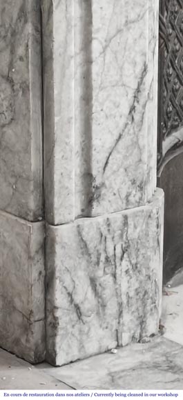 Cheminée de style Napoléon III en granite veiné, à décor de bronze-6