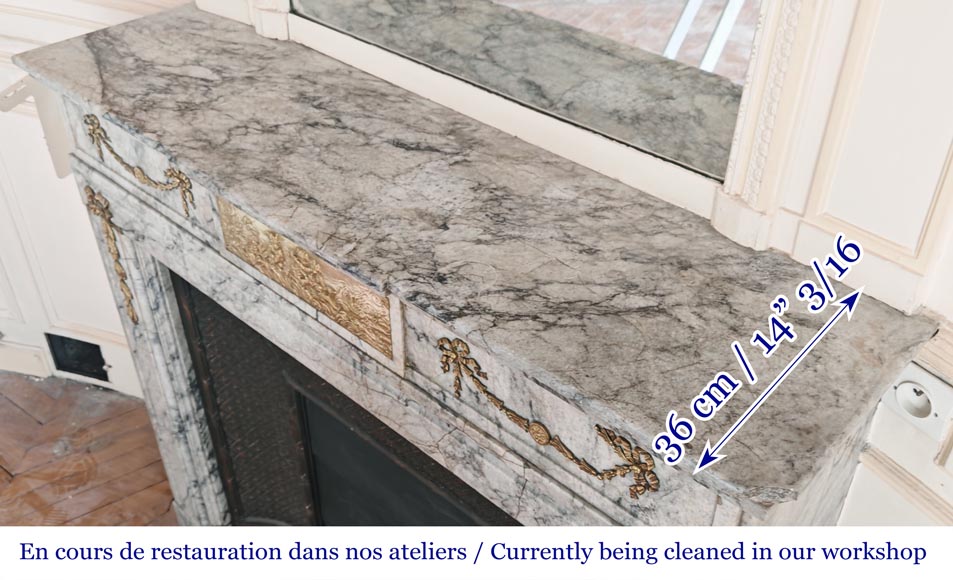 Cheminée de style Napoléon III en granite veiné, à décor de bronze-12