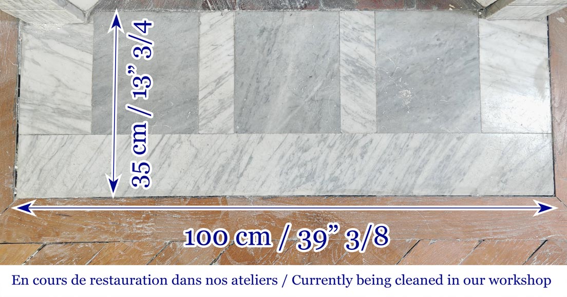 Cheminée de style Louis XVI moulurée, en marbre de Carrare veiné-8