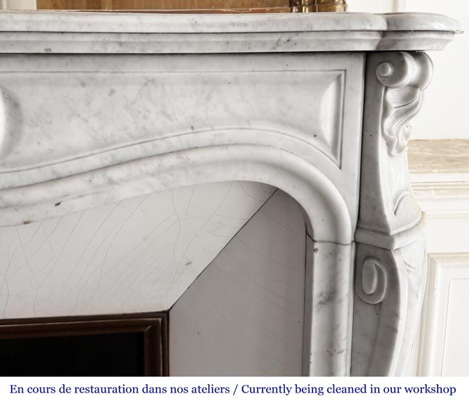 Cheminée de style Louis XV décorée d'une coquille, en marbre de Carrare-6
