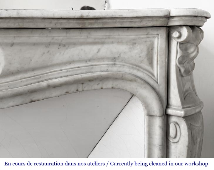 Cheminée de style Louis XV en marbre de Carrare décorée d'une coquille-6
