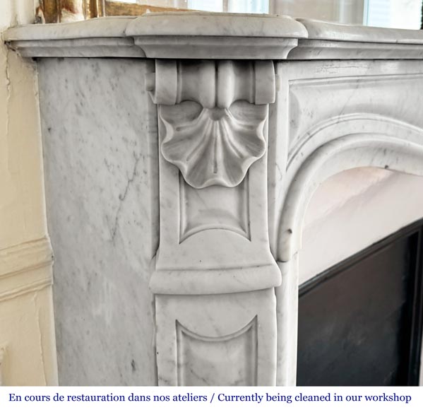 Cheminée de style Louis XV en marbre de Carrare, décorée d'une coquille-4