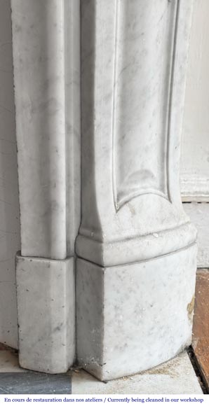 Cheminée de style Louis XV en marbre de Carrare, décorée d'une coquille-8