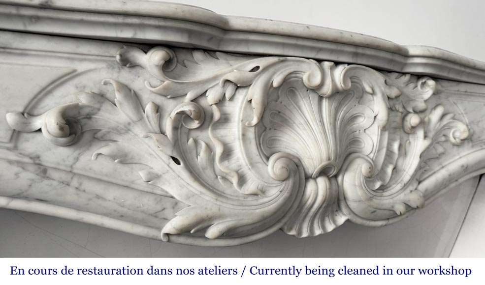 Cheminée de style Louis XV ornée d'une large coquille-2