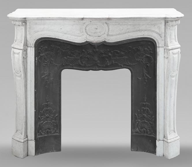 Cheminée de style Louis XV modèle Pompadour en marbre de Carrare-0
