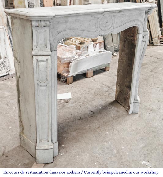 Cheminée de style Louis XV modèle Pompadour en marbre de Carrare-2