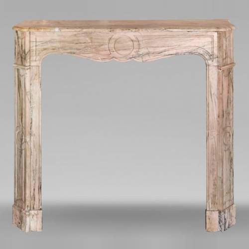 Cheminée de style Louis XV modèle Pompadour en marbre rose Portugais