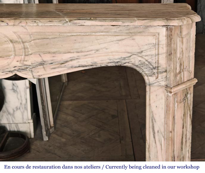 Cheminée de style Louis XV modèle Pompadour en marbre rose Portugais-5
