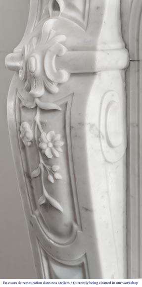 Cheminée de style Louis XV au décor floral, en marbre de Carrare Cheminée de style Louis XV au décor floral, en marbre de Carrare-5