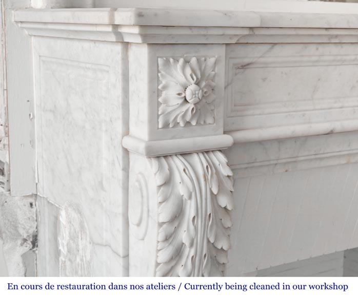 Cheminée de style Louis XVI décorée de feuilles d'acanthe, en marbre de Cararre-3