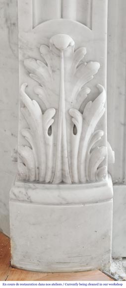 Cheminée de style Louis XV en marbre de Carrare, au décor floral richement sculpté Cheminée de style Louis XV en marbre de Carrare, au décor floral richement sculpté-6